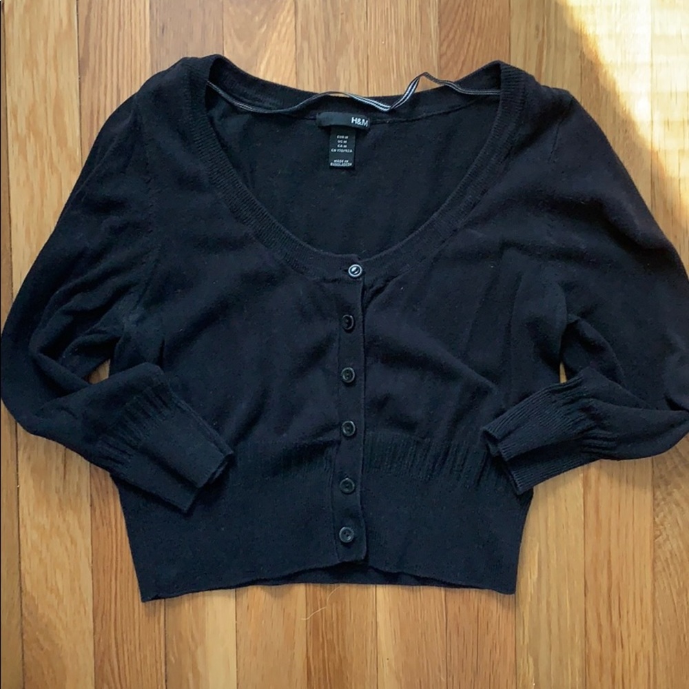 H&M crop button up sweater size M